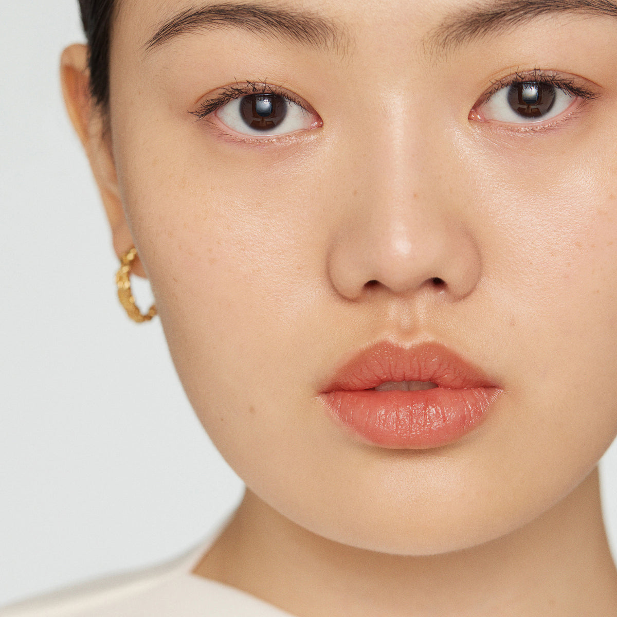 Ginger | face::light | Katy wears Signature Lip in Ginger