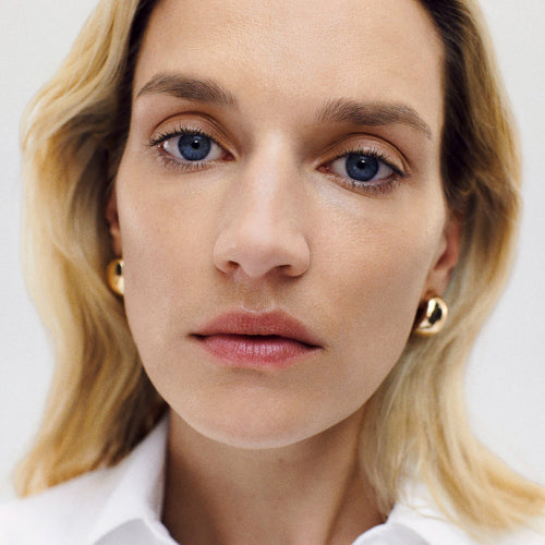 Master || Model wears The Minimalist in Bisque.