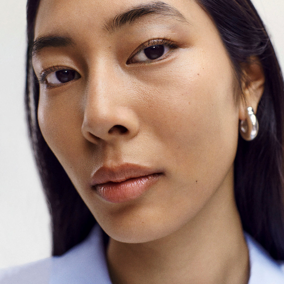 Master || Model wears The Minimalist in Camel.