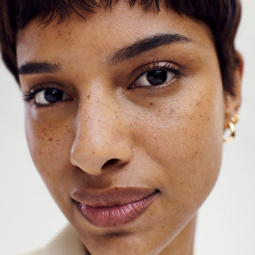 Master || Model wears The Minimalist in 
Burlwood.